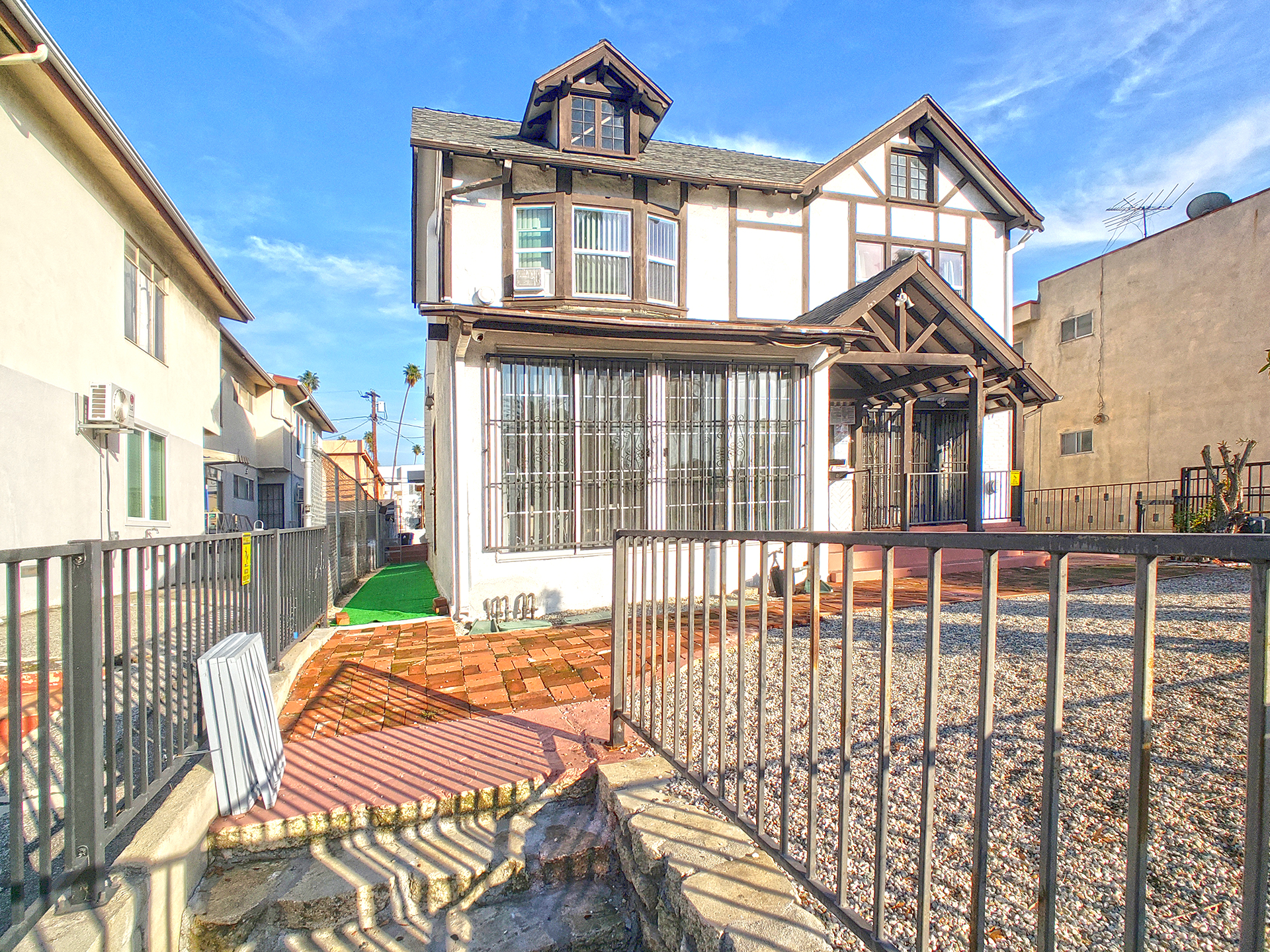 336 1/2 South Wilton Place